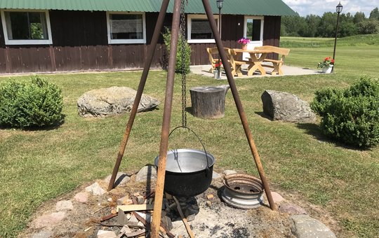 Birutės Norušaitienės kaimo turizmo sodyba. Čia gyvens varžybų Open Range 2019 dalyviai.